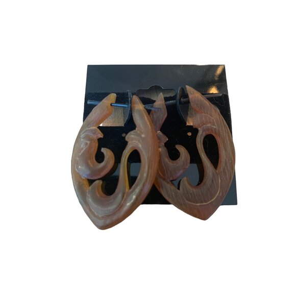 👗 2/$30 👗 Vintage Brown Carved Tribal Design Earrings - Picture 1 of 4